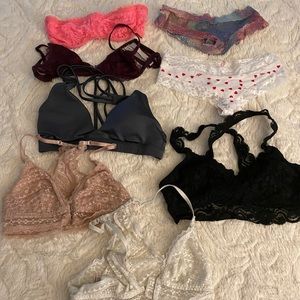6 bras size xs/2 pr panties VS